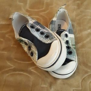 Gymboree brand Converse style size 6 toddler shoe